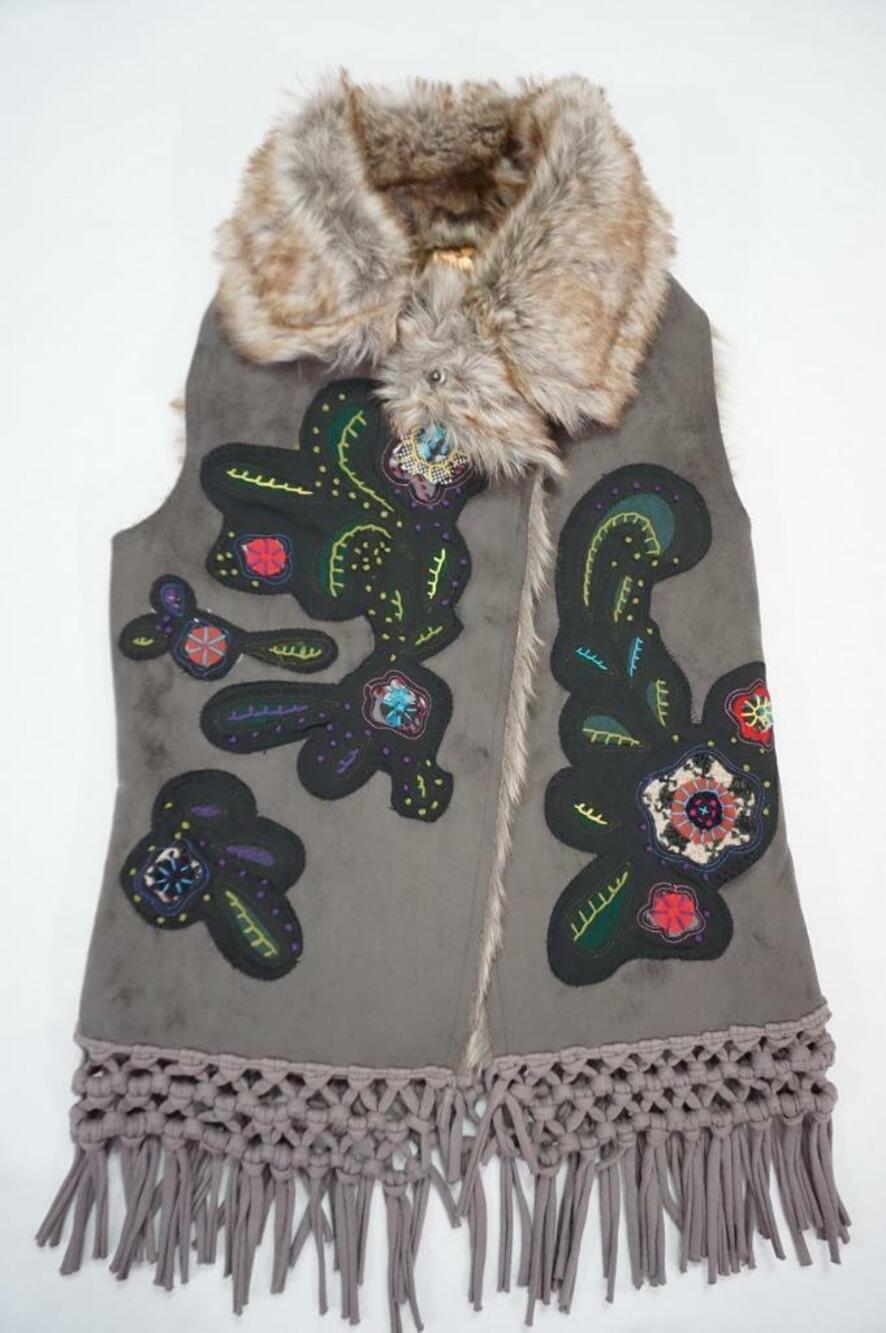 DESIGUAL M USED GRAY FAUX SUEDE/FAUX FUR EMBROIDERED/APPLIQUE/CROCHET BOHO VEST